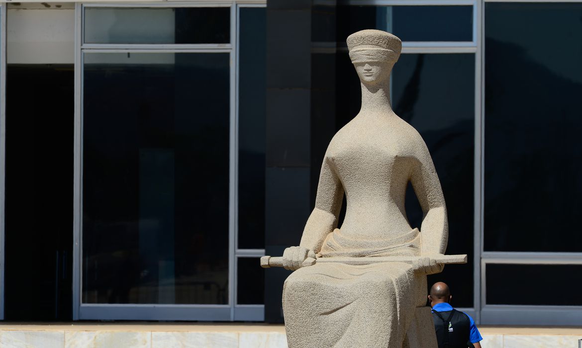 Escultura "A Justiça" do STF