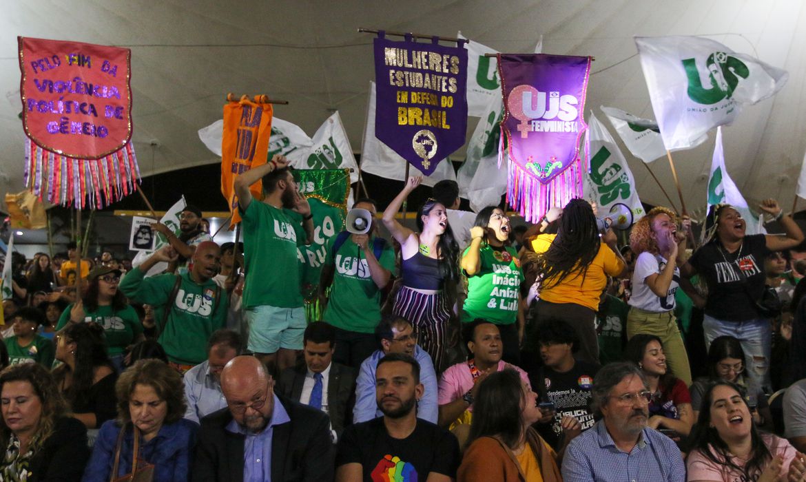 Universidade esquerda