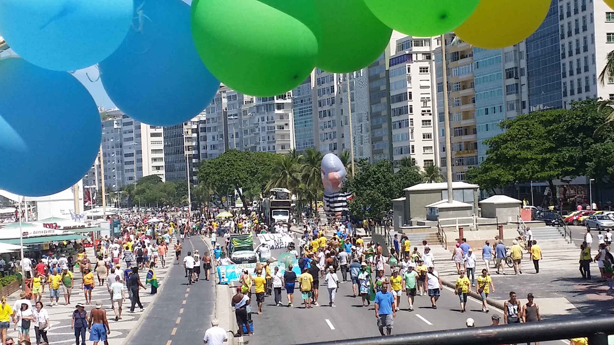 Registro da manifestação no Rio de Janeiro, a partir do carro do MBL (Foto tirada pelo Boletim da Liberdade)