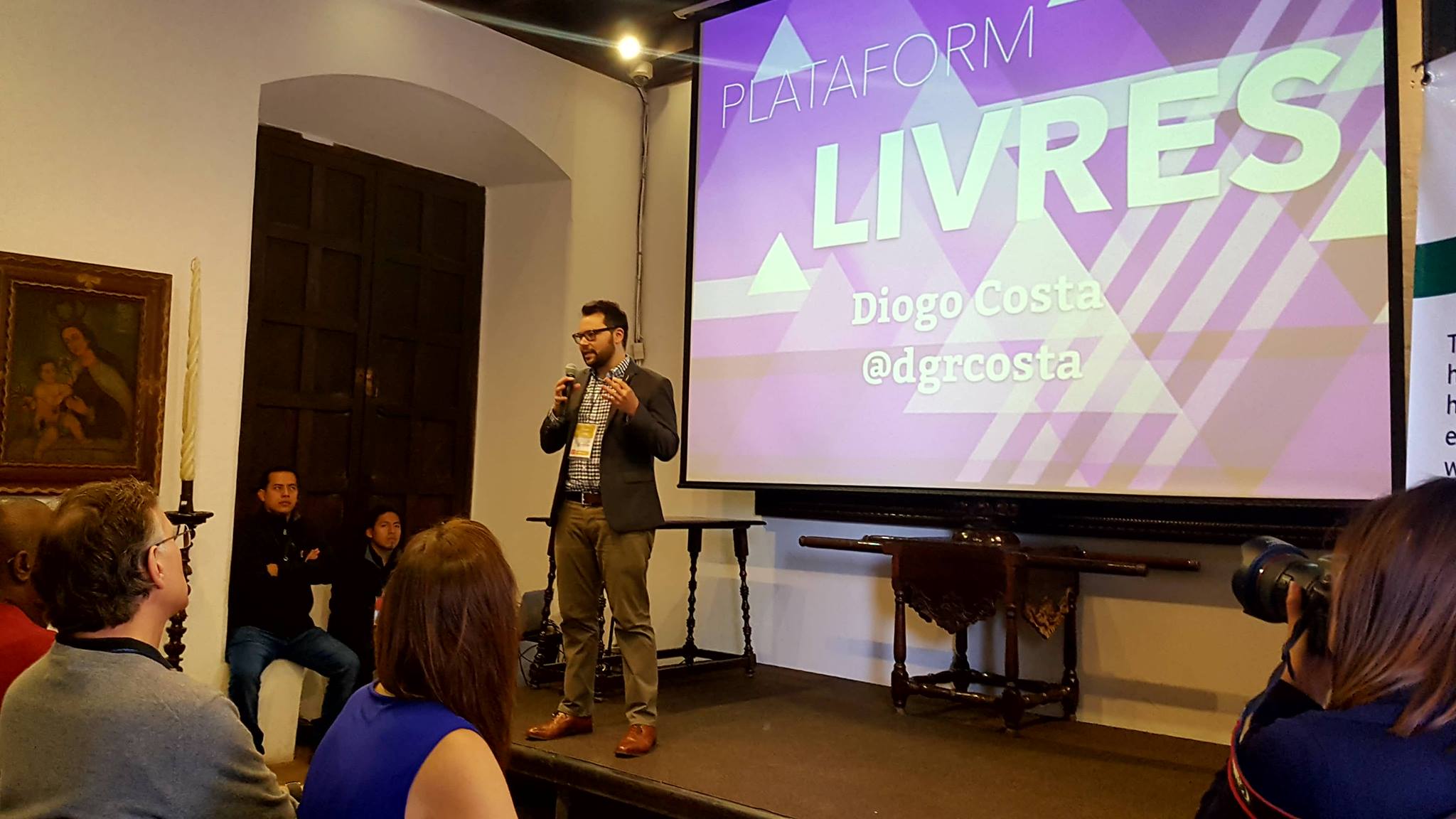 Diogo Costa apresentou a ideia da plataforma do Livres no Antigua Forum 2017. (Foto: Reprodução / Facebook)