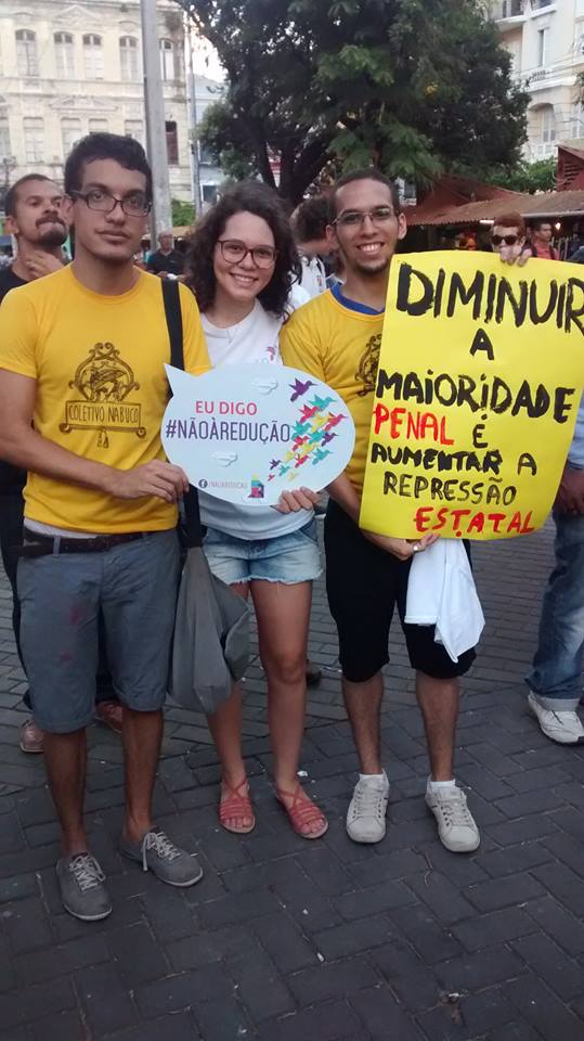 O Coletivo Nabuco, de Recife, associado à esquerda libertária, esteve presente em manifestações contra a redução da maioridade penal e na marcha das vadias (Foto: Reprodução / Facebook)