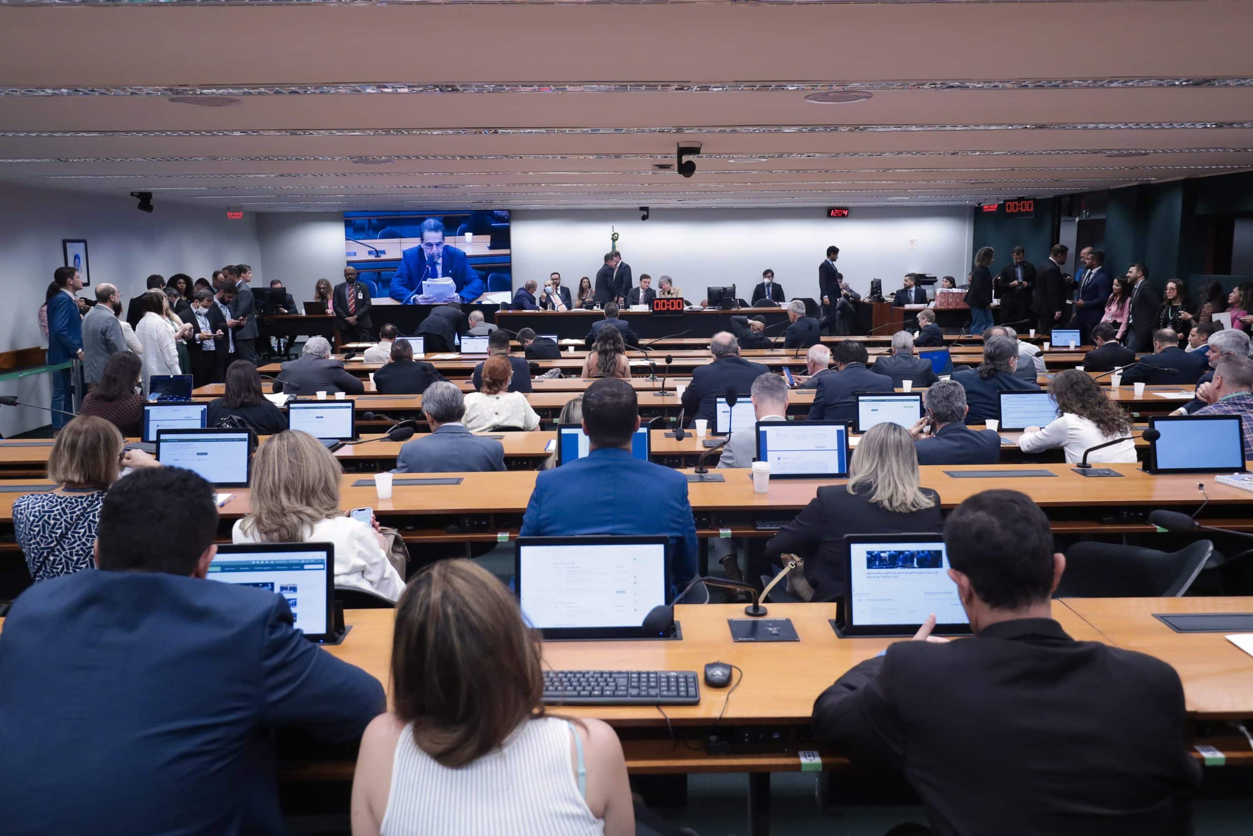 Foto Ilustrativa de uma Reunião de uma Comissão na Câmara dos Deputados