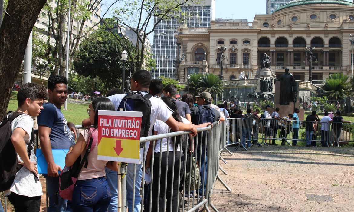 Costin avalia futuro de jovens nem-nem