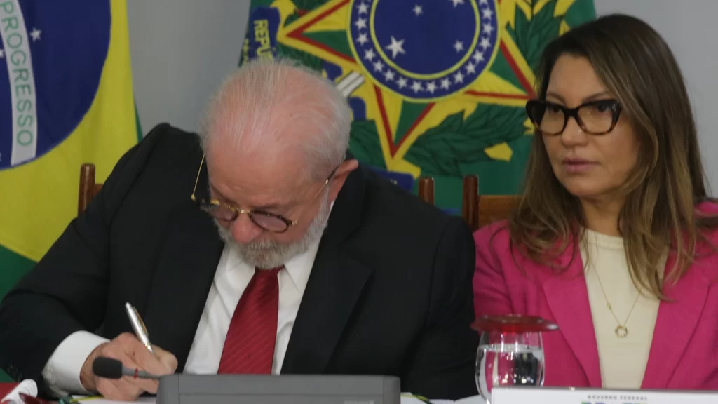 Brasília (DF), 20/07/2023 – Presidente Luiz Inácio Lula da Silva, Sanciona o Projeto de Lei n° 2.920/2023, que institui o Programa de Aquisição de Alimentos (PAA) e o Programa Cozinha Solidária. E/D. O Pr. Lula,e a Primeira Dama, Janja