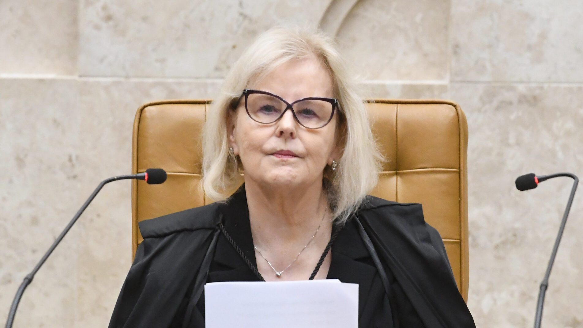 Ministra Rosa Weber preside a sessão plenária.
