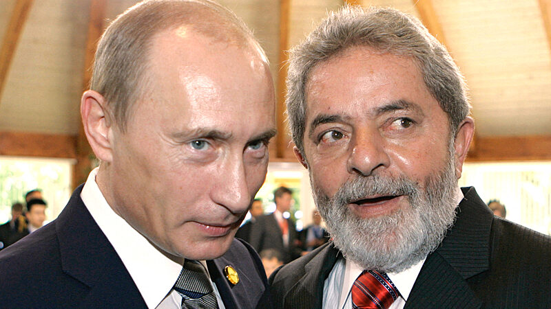 Brazilian President Luiz Inacio Lula da Silva (R) speaks with his Russian counterpart Vladimir Putin prior to a working session of the G8 leaders and African nations, 08 June 2007 on the last day of the G8 summit in Heiligendamm, northeastern Germany. The Group of Eight wealthiest nations agreed to pledge 60 billion dollars to fight AIDS and malaria in Africa.