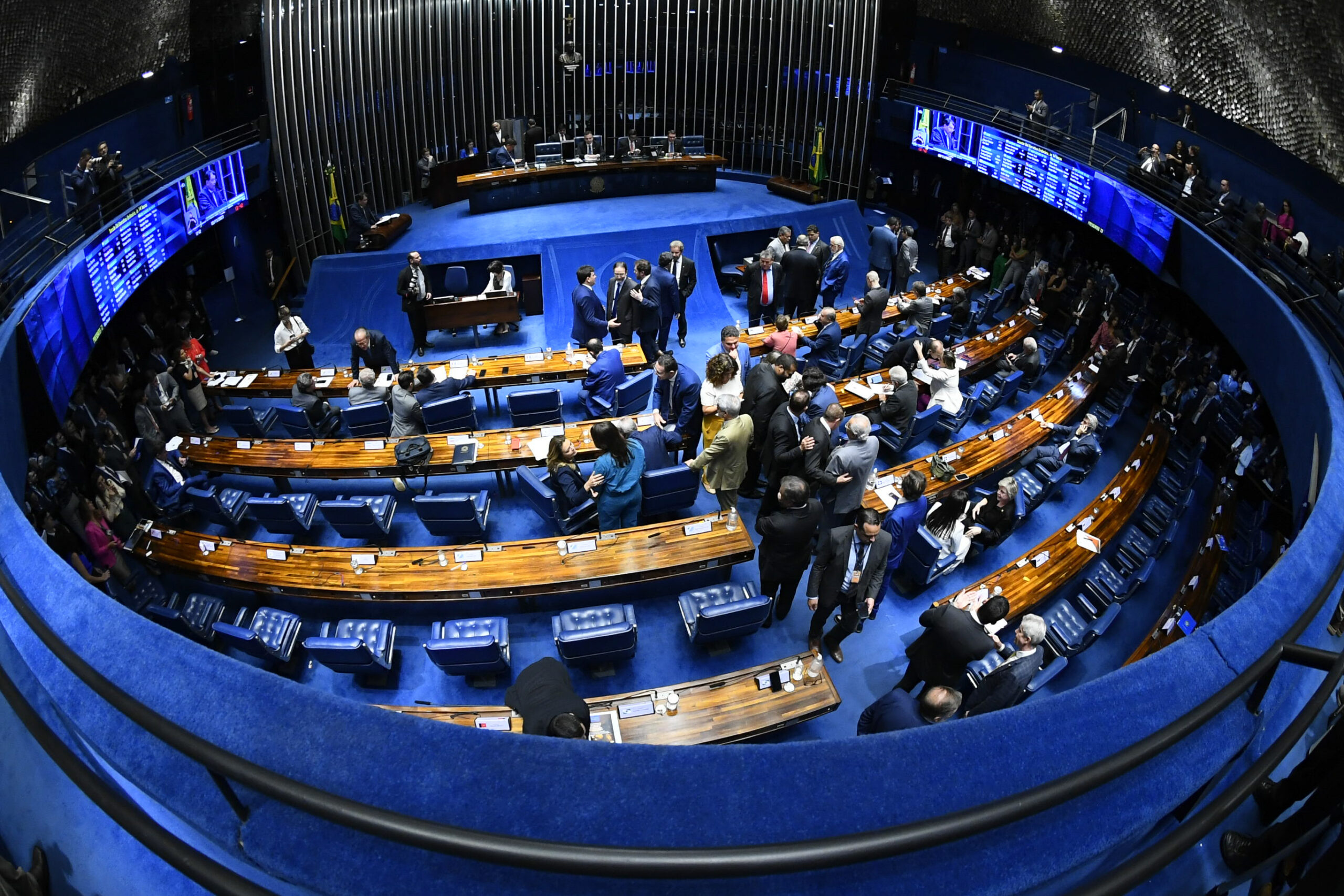 Senado aprova texto-base da reforma tributária em primeiro turno