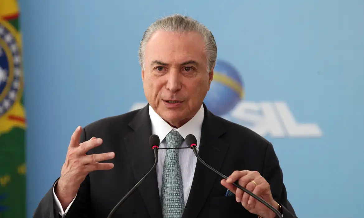 Michel Temer elogia escolha de Dino para o STF