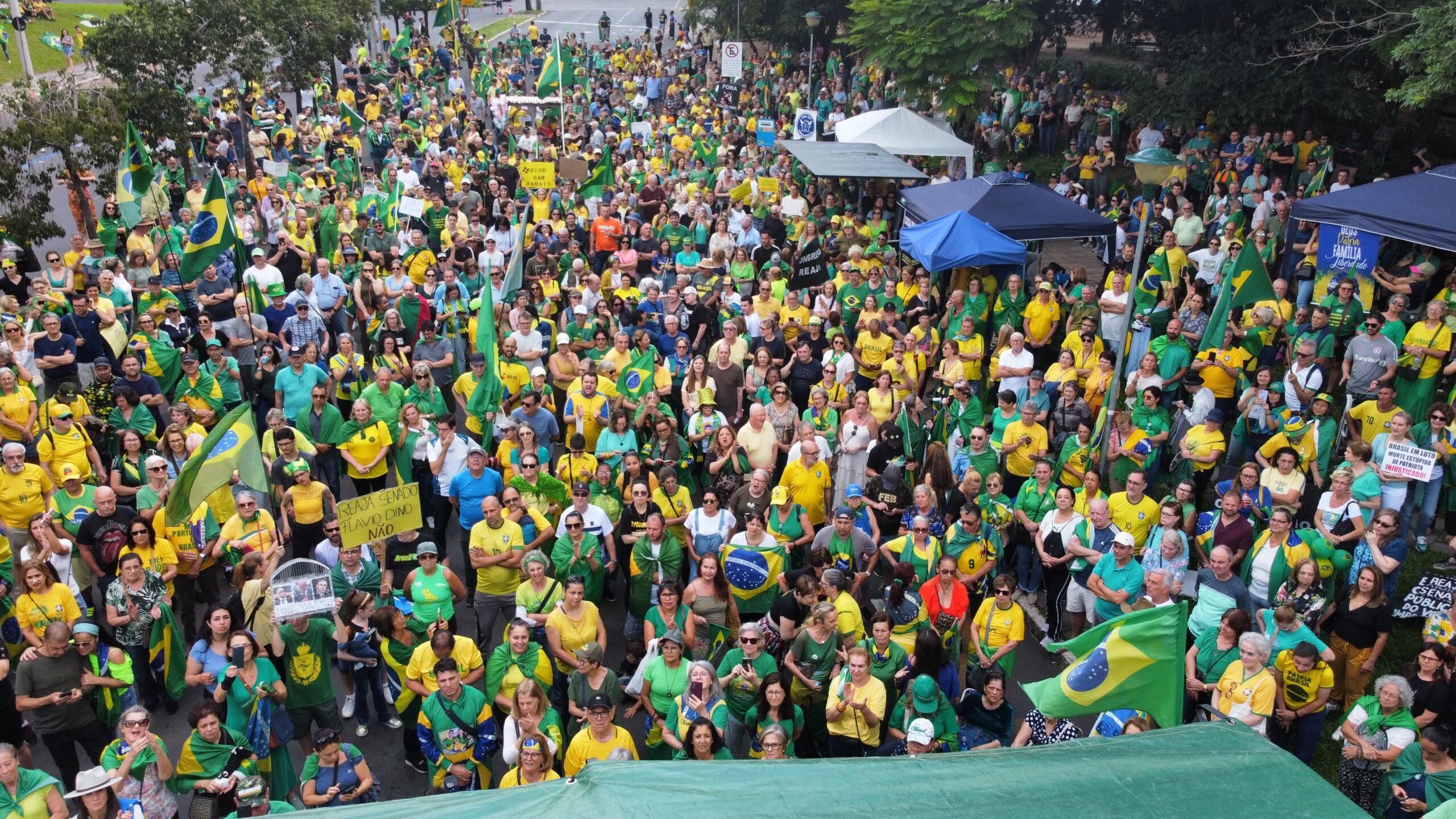 População vai às ruas contra indicação de Flávio Dino ao STF