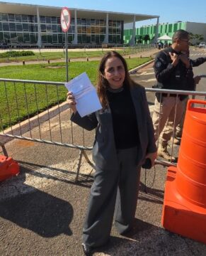 Adriana Ventura é barrada na porta do STF em julgamento do caso Moraes-Vorcaro